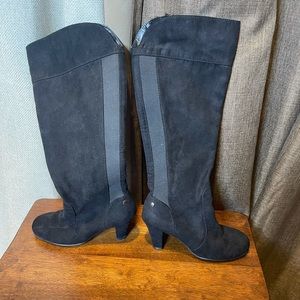 Black boots in size 5.5